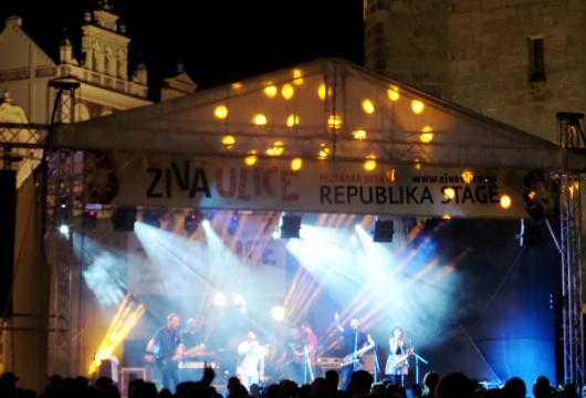 Festivals in der Tschechischen Republik: Lebhaftes Straßenfestival in Pilsen