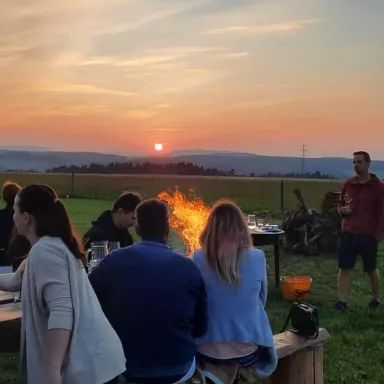 Weinverkostung mit mährischer Musik in der Tschechischen Republik: im Keller oder bei den Pferden